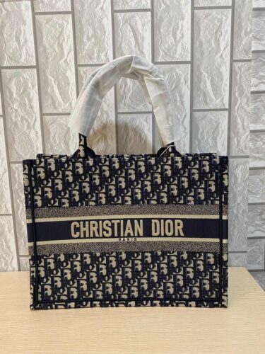 DIOR BOOK TOTE 『売れてます!!』大好評!!!幅36cm最も人気があります。再現ほぼ100%の仕上がりです。リピーターの方から好評です。