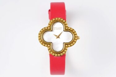 Van Cleef & Arpels 大人気‼️ ケース30.2mmです