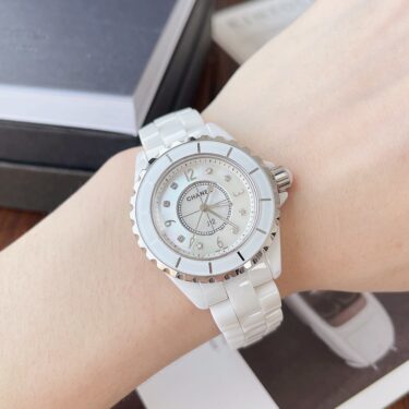 CHANEL J12 33mmです