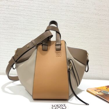 LOEWE Hammock 写真は29cm×14cm×26cm こちら売れてます‼️