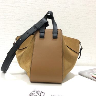 LOEWE Hammock 写真は29cm×14cm×26cm こちら売れてます‼️