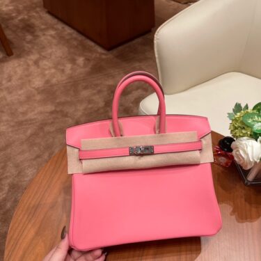 HERMES Birkin 25cm スイフト皮です。