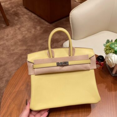 HERMES Birkin 25cm スイフト皮です。