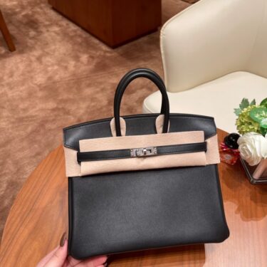 HERMES Birkin 25cm スイフト皮です。