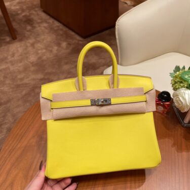 HERMES Birkin 25cm スイフト皮です。