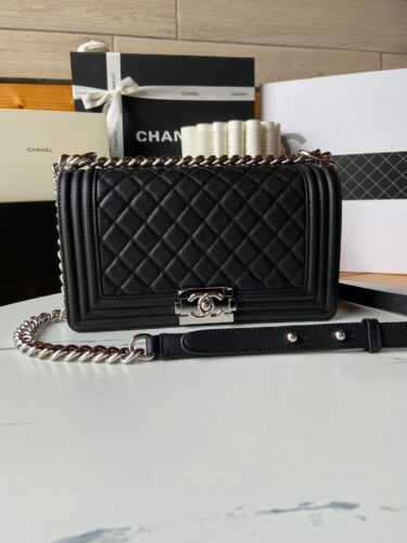 CHANEL BOY 25cm 牛皮です、売れてます‼️