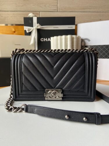 CHANEL BOY 25cm 牛皮です、売れてます‼️