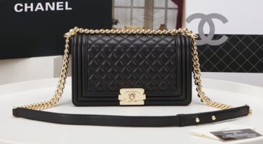 CHANEL BOY 25cm 羊皮です、売れてます‼️
