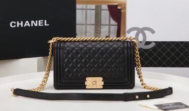 CHANEL BOY 25cm 羊皮です、売れてます‼️