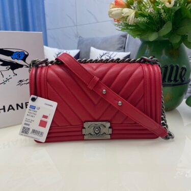 CHANEL BOY 25cm 牛皮です
