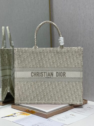 DIOR BOOK TOTE 売れてます‼️41cmです