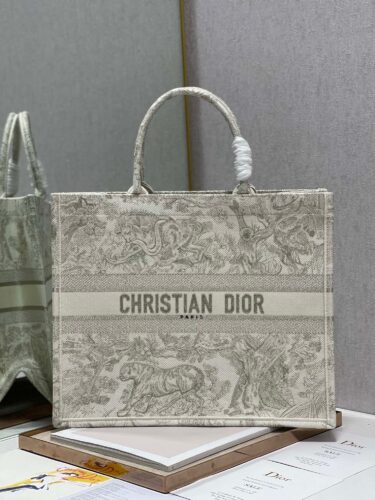 DIOR BOOK TOTE 売れてます‼️41cmです