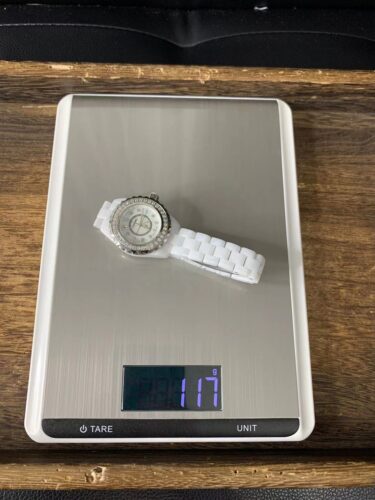 ベルトのサイズが合わなかったので、個人店の時計屋さんに行っていただき調整していただきました、素敵なお客様です。ありがとうございます。