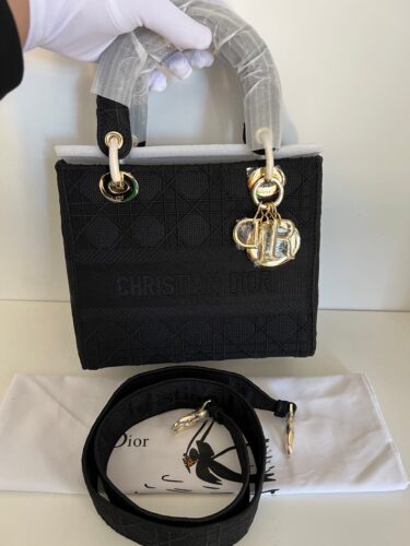 2022.2月常連のお客様が DIORバッグをご購入いただきました。お届けまで15日間程かかりました。100点の評価いただきました。