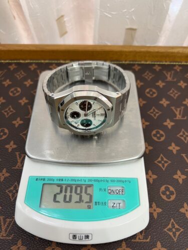 2022年4月常連のお客様がAPの時計購入いただきました。お届けまで15日間程かかりました。5本以上は購入いただいております。常連様多数いらっしゃいます