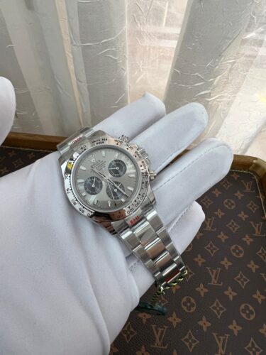 2022年4月新規のお客様がデイトナを購入いただきました。お届けまで15日間程かかりました。100点の評価をいただきました。