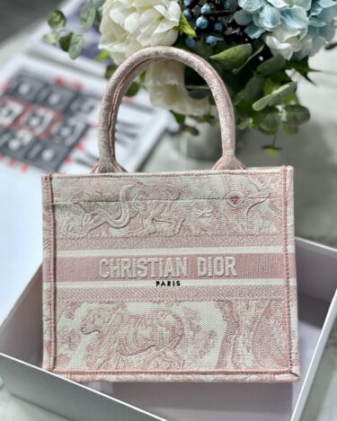 DIOR BOOK TOTE size26.5 x 21 x 14cm リリース!!!