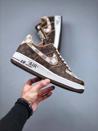 NIKE×LOUIS VUITTON コラボスニーカー！世界が欲しがる伝説の１足 売れてます！