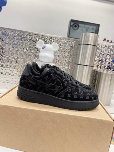 NIKE×LOUIS VUITTON コラボスニーカー！世界が欲しがる伝説の１足