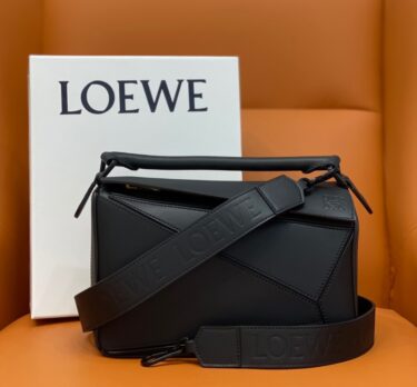 LOEWE パズルバッグ 写真は24cm×14cm×10cmです