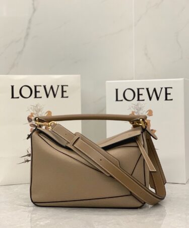 LOEWE パズルバッグ 写真は29cm×18cm×12cmです