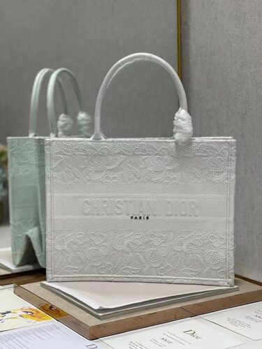 DIOR BOOK TOTE 幅36.5cm×28cm