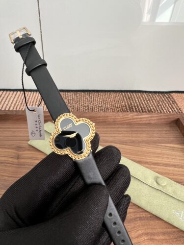 Van Cleef & Arpels 大人気‼️ 30mmです