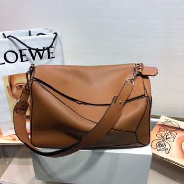 LOEWE ショルダーバッグ 38cm×23cm×19.5cm