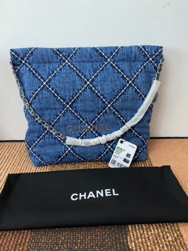 🔴SOUL’d OUT🔴完売!!ありがとうございました。CHANEL 22 スモール ハンドバッグ 未使用です。常連様からのキャンセル商品、新品傷なしです。35cm × 37cm × 7cm ( サイズ ) 最高ランク品95,000円送料込みです。2〜3日間でお届けできます。国内発送いたします。
